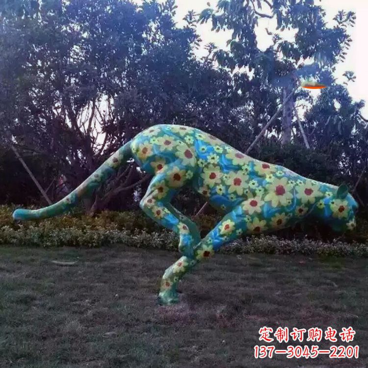 廊坊玻璃钢彩绘豹子雕塑艺术与自然的完美结合