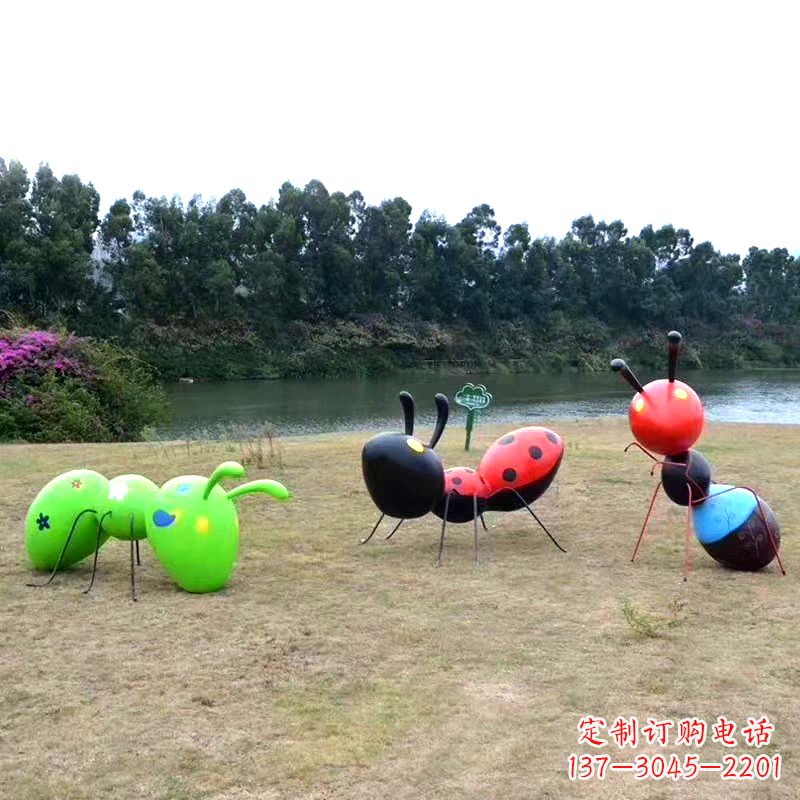 廊坊彩绘玻璃钢蚂蚁雕塑——精致又充满动感