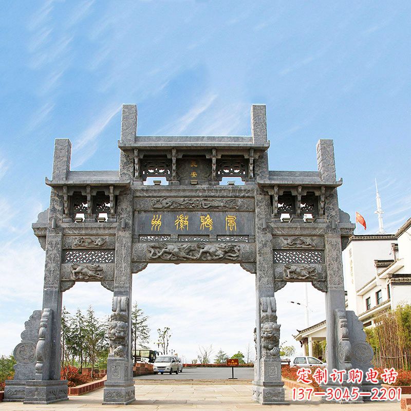 廊坊城市园林中精美的牌坊雕塑