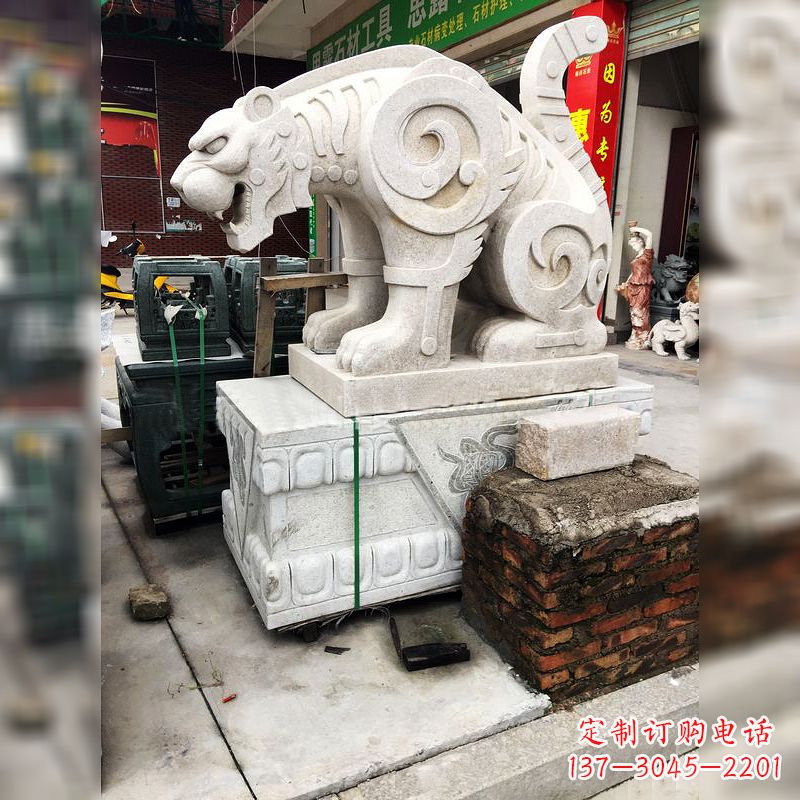 廊坊大理石广场大门上的精美豹子雕塑