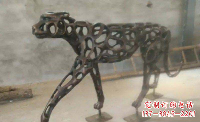廊坊珍贵的豹雕塑——金钱豹公园的标志