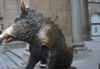 廊坊野猪雕塑给步行街带来美丽风景
