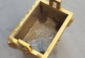 廊坊以纯铜铸造的金色香炉鼎