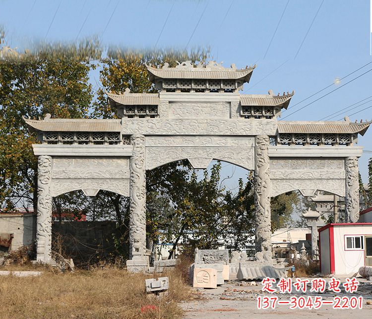 廊坊村镇门口的石雕牌坊展现精湛工艺