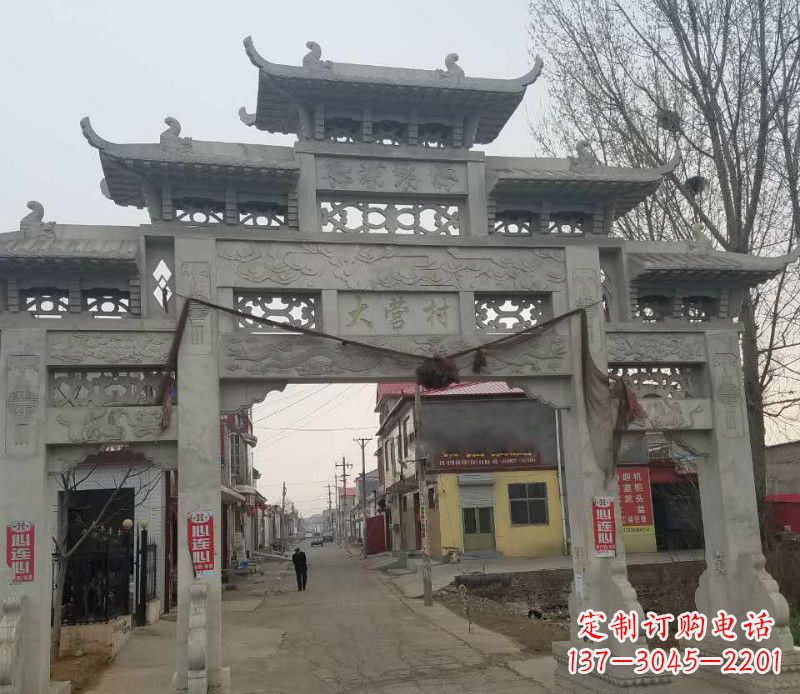 廊坊村庄三门石牌坊石雕传承古老文化