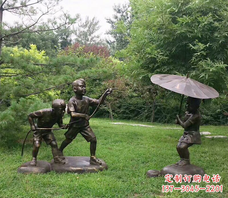 廊坊打伞玩水的儿童铜雕