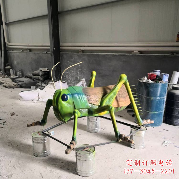 廊坊精致玻璃钢蝗虫雕塑