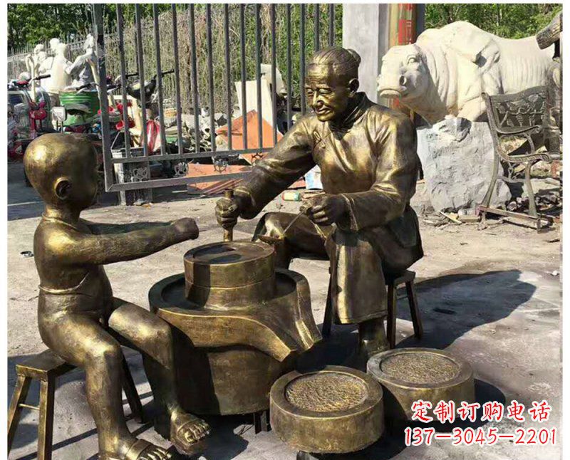 廊坊传承传统,细节丰富的把老人磨豆浆雕塑