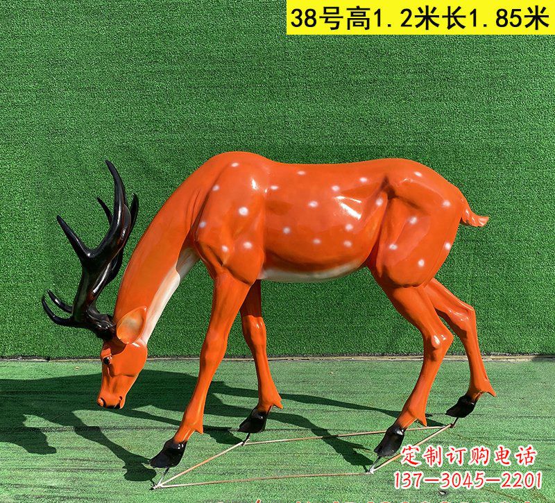 廊坊以玻璃钢精心制作的梅花鹿雕塑