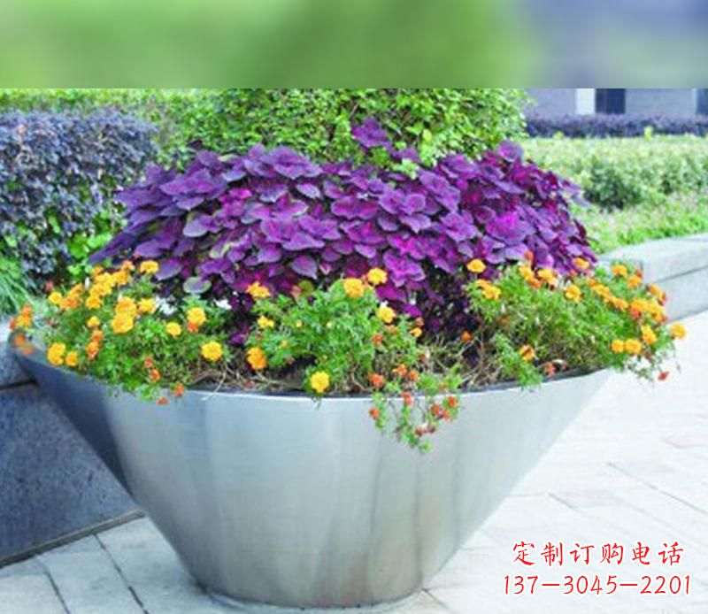 廊坊中领雕塑精致无比的花盆雕塑