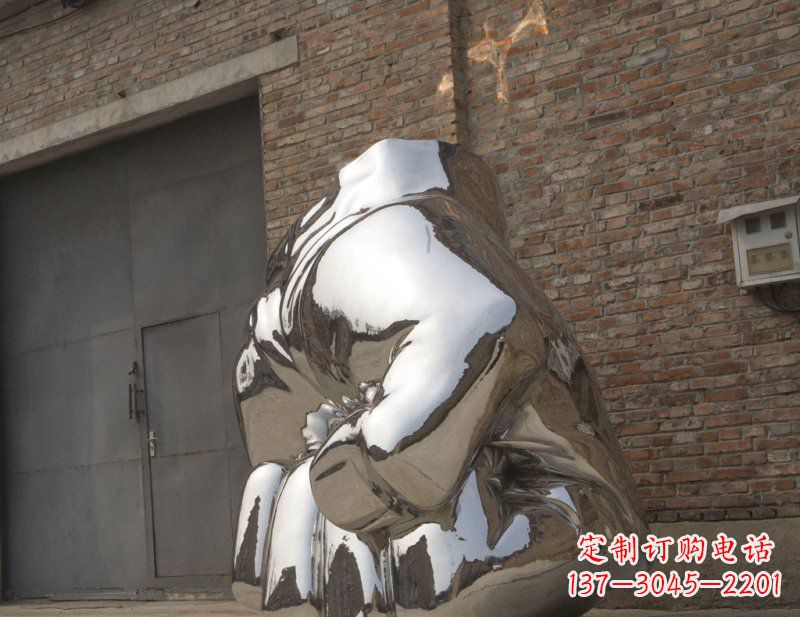 廊坊冰冷威力，让精神抖动的不锈钢拳头雕塑