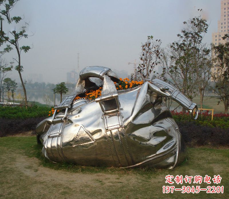 廊坊不锈钢手提包雕塑--传承经典,拥有独特之美