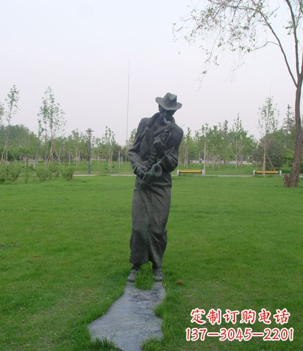廊坊公园吹萨克斯人物铜雕