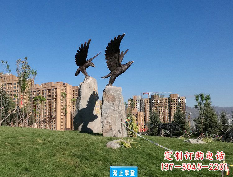 廊坊公园动物老鹰铜雕