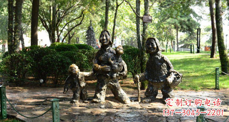 廊坊公园赶路的抽象妇女和小孩小品铜雕