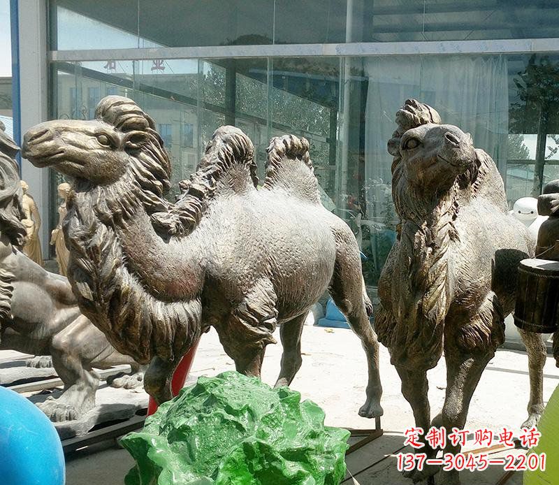 廊坊公园骆驼动物铜雕 (2)