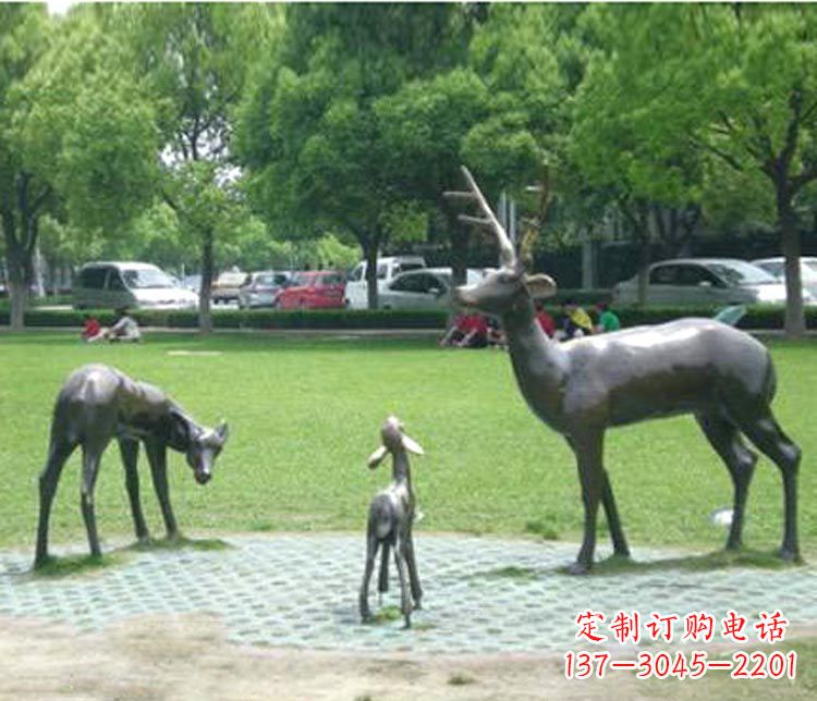 廊坊梦幻般的雕塑——梅花鹿一家三口铜雕