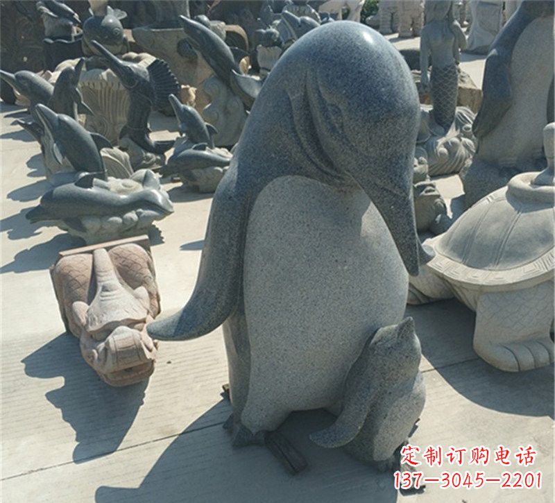 廊坊公园母子企鹅石雕
