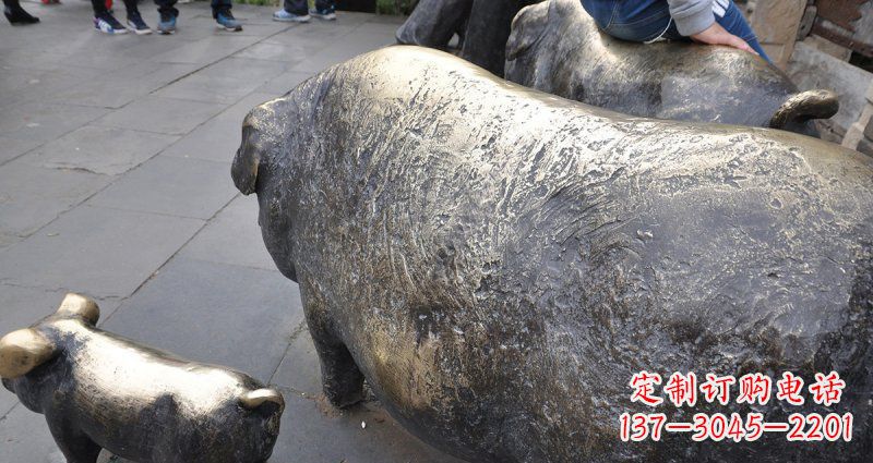 廊坊公园精美母子猪铜雕