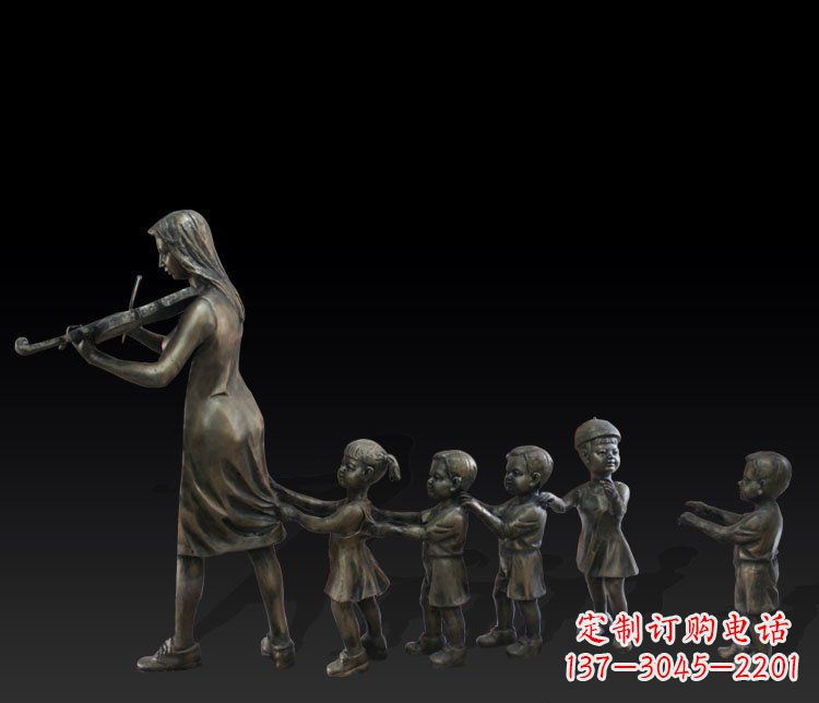 廊坊传统风格老鹰捉小鸡铜雕
