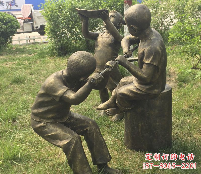 廊坊公园玩水的儿童铜雕