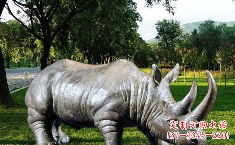 廊坊新题目犀牛玻璃钢雕塑——给公园增添独特美感