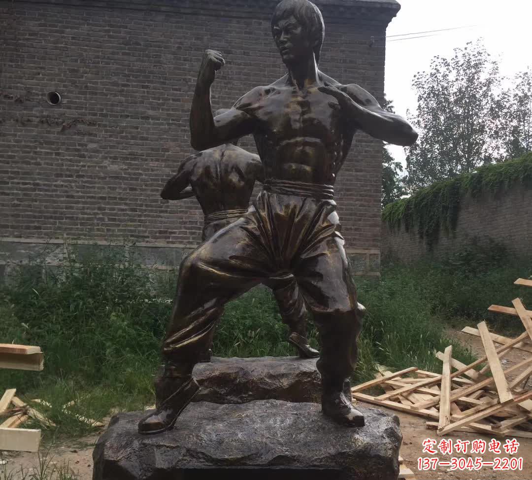 廊坊令人叹为观止的李小龙铜雕
