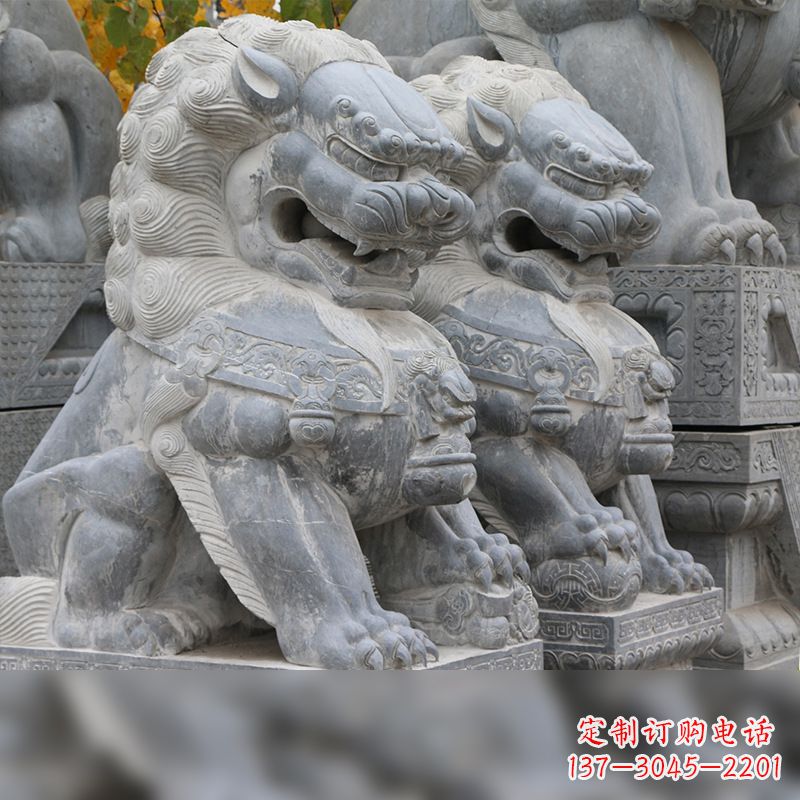 廊坊中领雕塑:仿故宫青石狮子雕塑