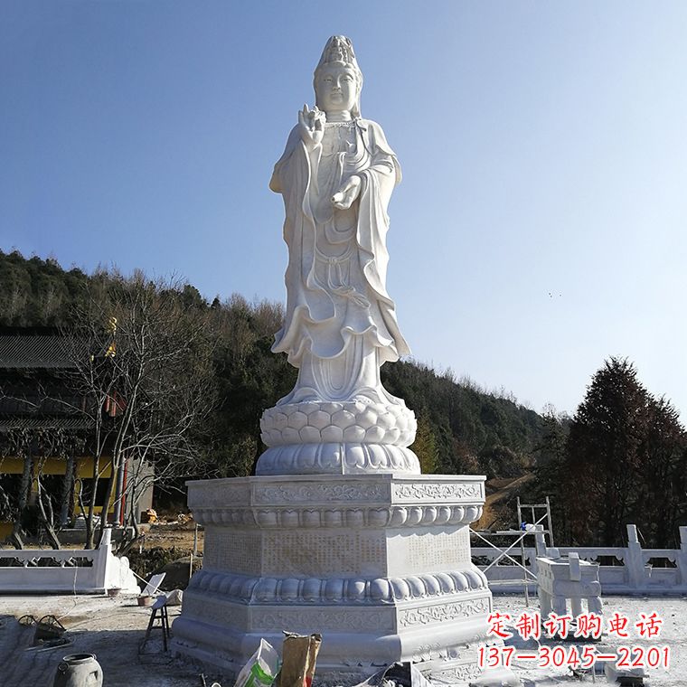 廊坊公园雍容华贵的观音石雕