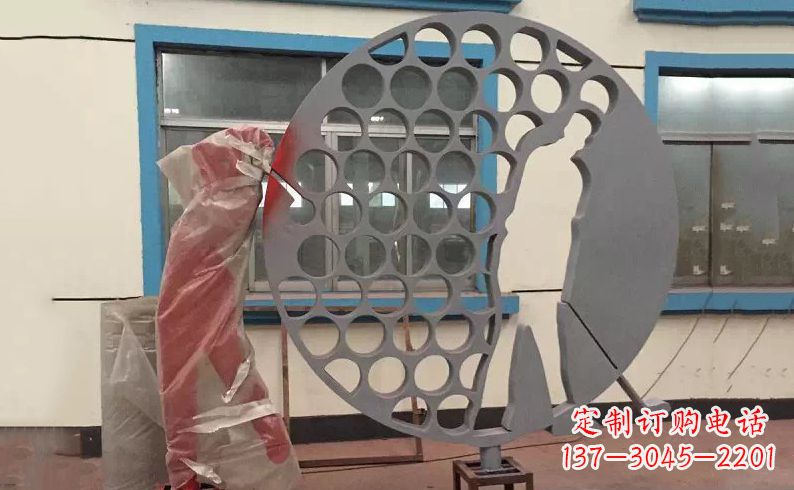 廊坊广场不锈钢打高尔夫球雕塑 (2)