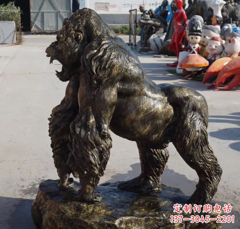 廊坊广场大猩猩铜雕