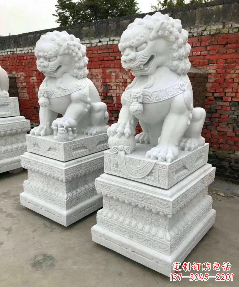 廊坊浪漫雕塑--汉白玉踩球镇宅狮子