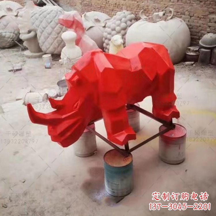 廊坊红色几何切面抽象犀牛雕塑