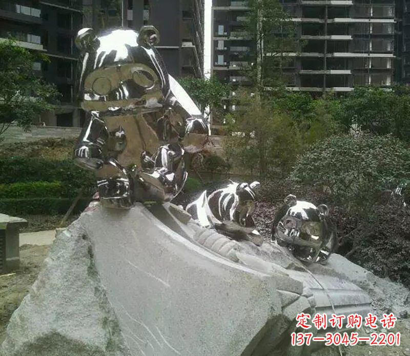 廊坊家喻户晓的可爱熊猫雕塑