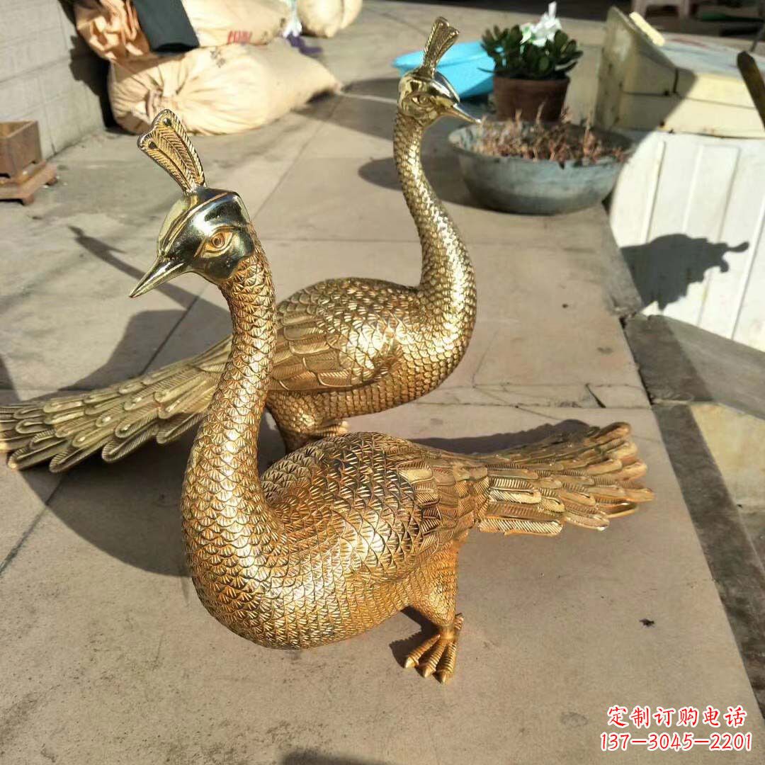 廊坊高贵典雅的黄铜雕刻孔雀雕塑