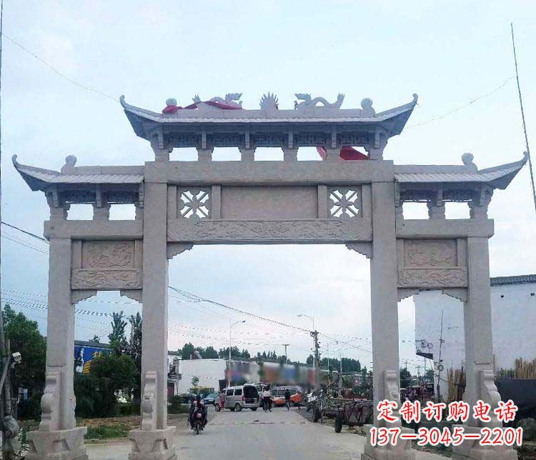 廊坊街边三门牌坊石雕