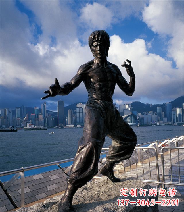 廊坊标题:李小龙铜雕,让传奇永存