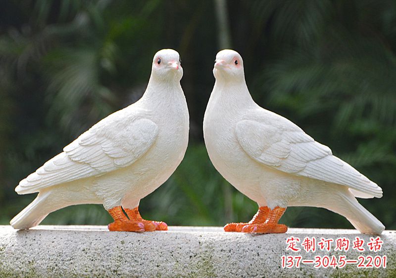 廊坊绿色雕塑人手上拖着一只和平鸽