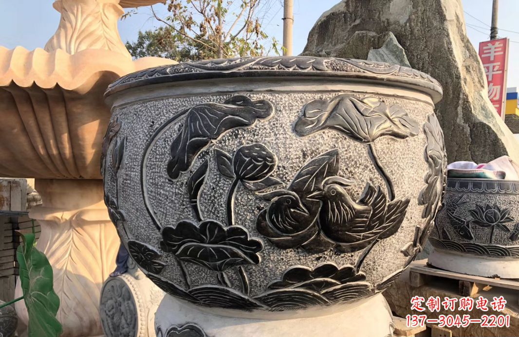 廊坊荷花浮雕鱼缸雕塑,让空间更加生机勃勃