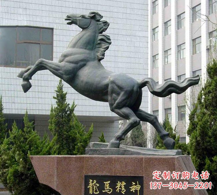 廊坊青铜奔马精美雕塑是钜鹰中领雕塑推出的一款…