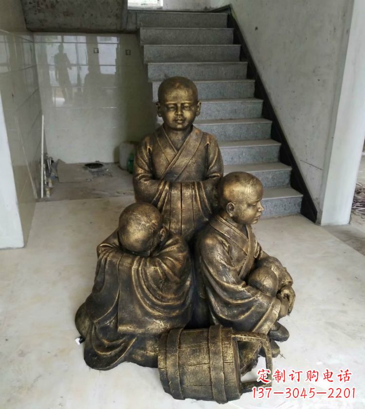 廊坊中国领雕塑推出的金色佛祖三像是一件令人惊…