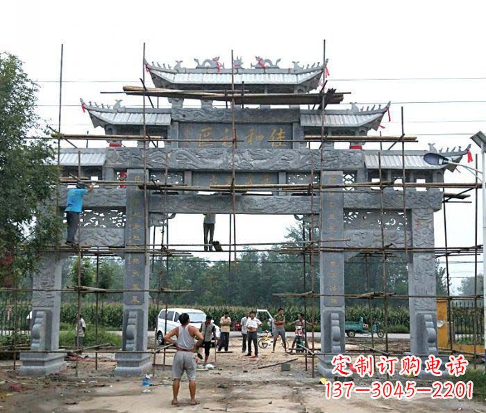 廊坊三门牌坊石雕-传统工艺制作出行业领先的雕塑