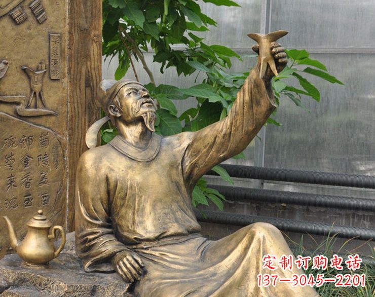 廊坊象征文学大师李白的铜雕像