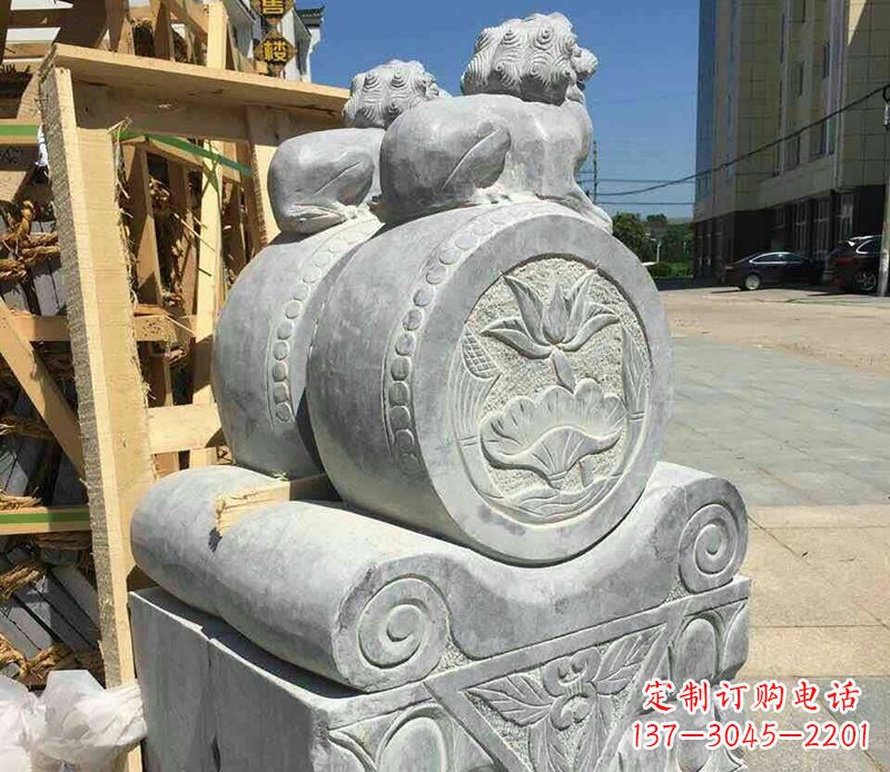 廊坊中领雕塑:仿古石门墩石雕艺术品