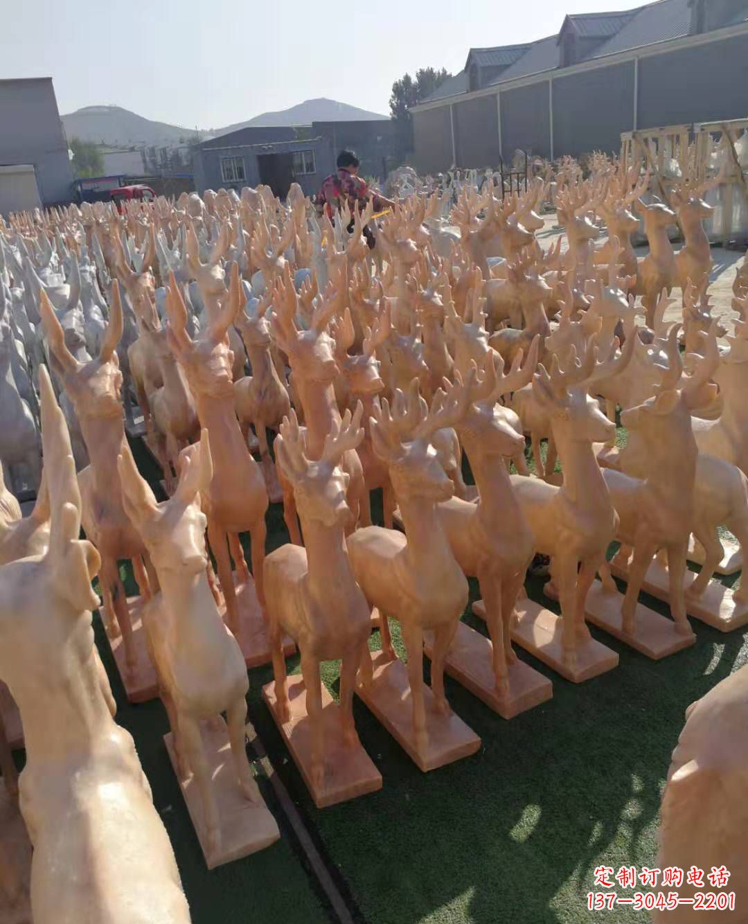 廊坊红梅花鹿雕塑,美丽而优雅
