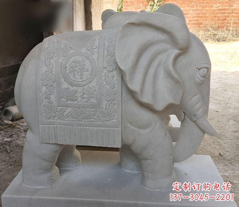 廊坊风格多样的大象雕塑