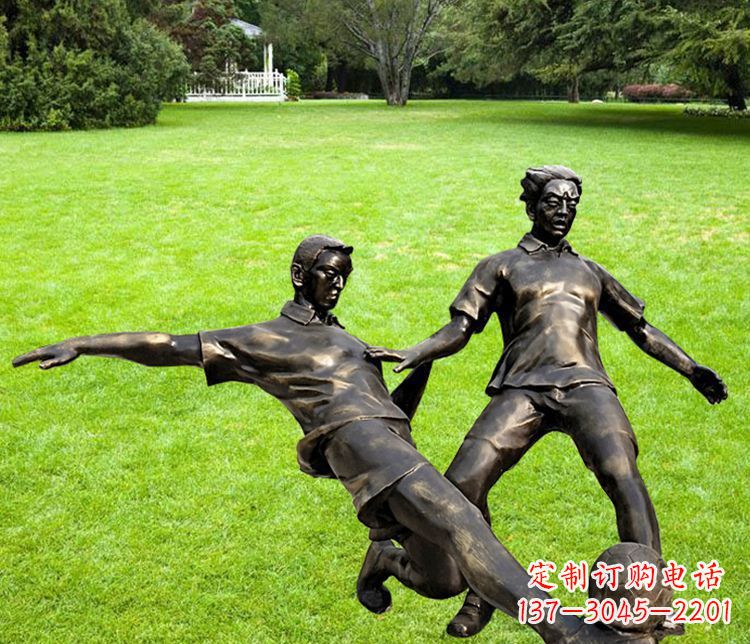 廊坊踢足球的人物铜雕