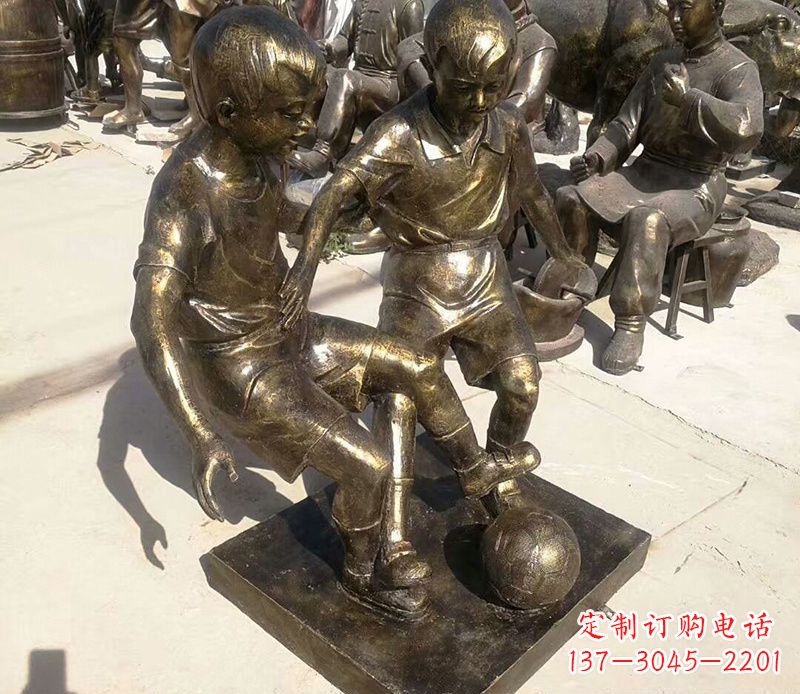 廊坊踢足球的儿童铜雕