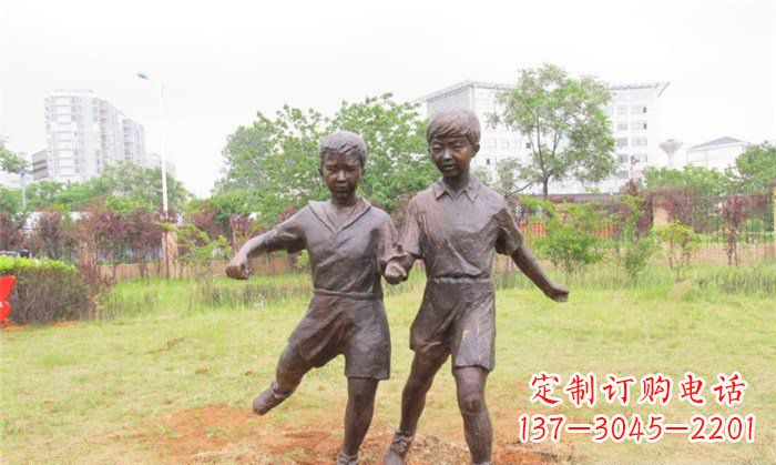 廊坊踢足球公园人物铜雕 (2)