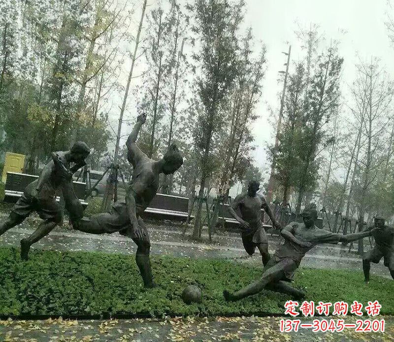 廊坊踢足球公园运动人物铜雕